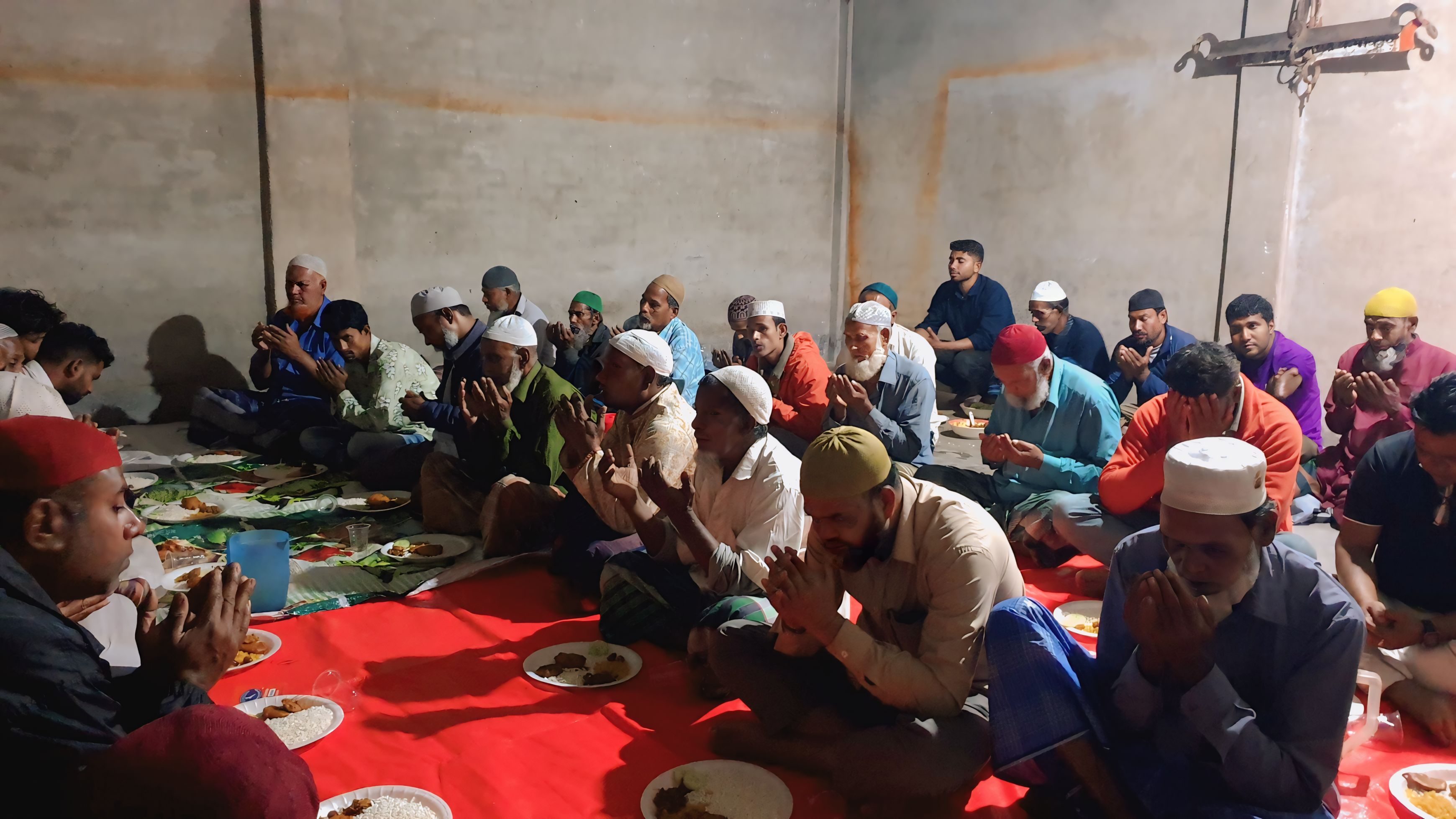 আখানগরে আটরশি কর্মী গ্রুপের উদ্যোগে ইফতার ও দোয়া মাহফিল অনুষ্ঠিত