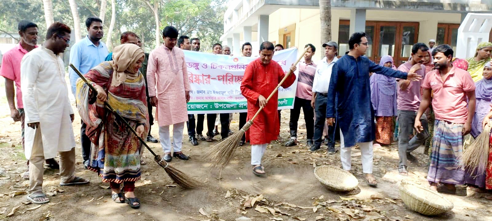 মান্দায় এমপি ডাঃ টিপুর উপস্থিতিতে ডেঙ্গু প্রতিরোধে পরিষ্কার-পরিচ্ছন্নতা অভিযান