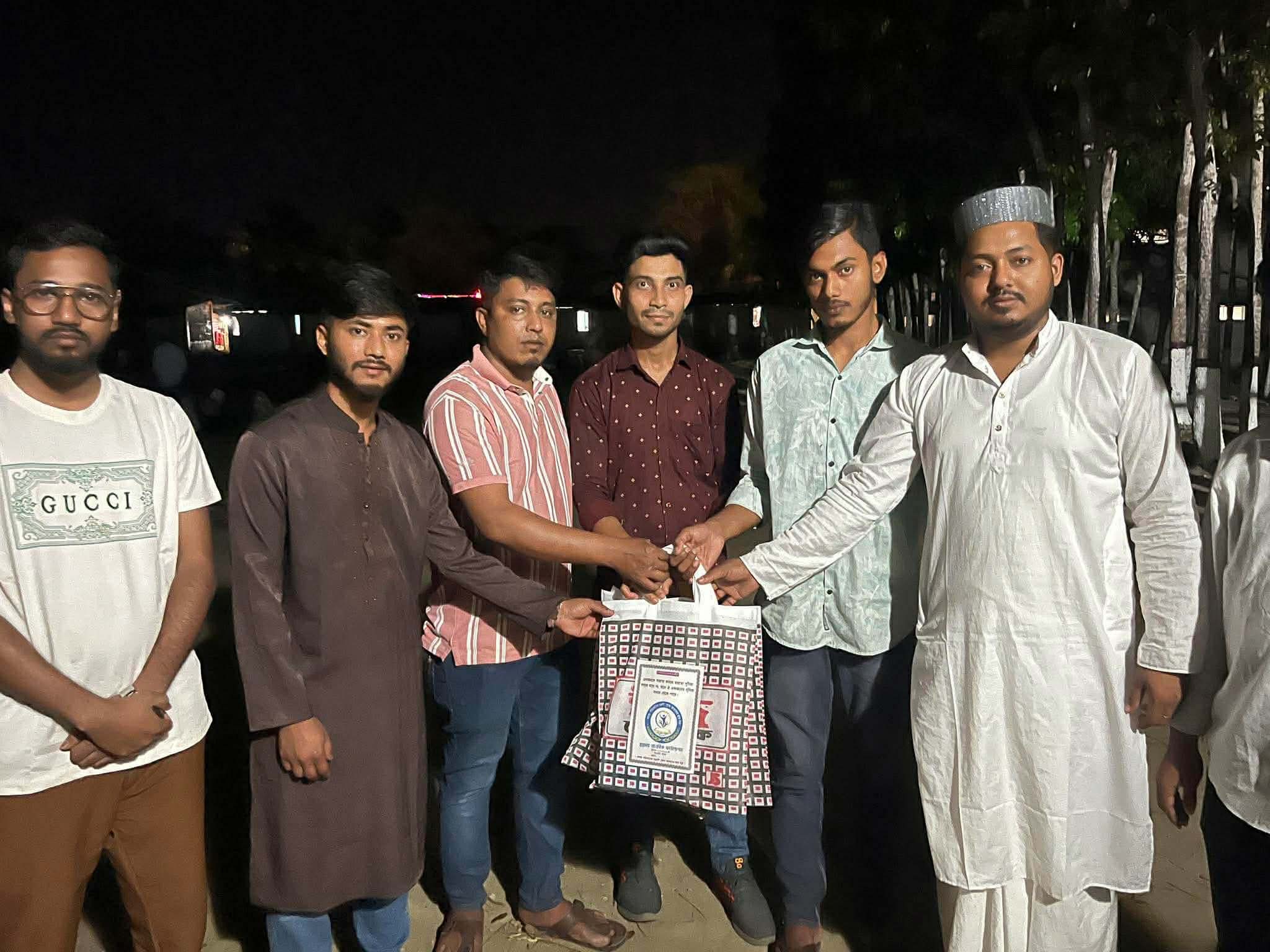 মিরসরাইয়ে ৫০ জন অসহায় পরিবার পেল ঈদ উপহার...