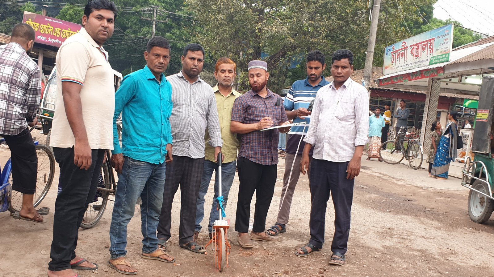 সংবাদ প্রকাশের ২৪ ঘণ্টার মধ্যেই রাস্তা সংস্কারে নামল এলজিইডি