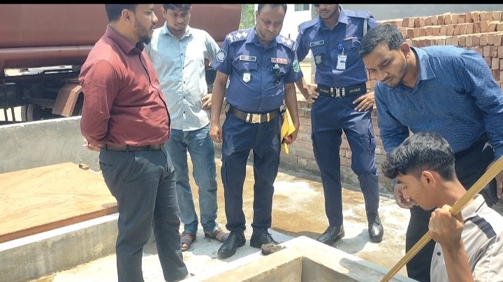 পাচার হওয়া থানায় আটককৃত ৮ হাজার জ্বালানীতেল ভোলাহাট ফিলিং স্টেশনে আনলোড!!