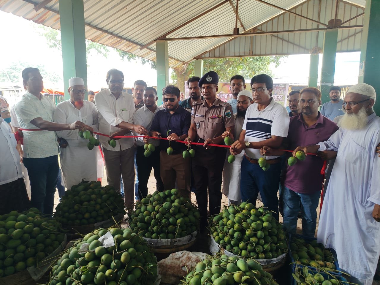 ভোলাহাট আম ফাউন্ডেশন'র বাজার শুভ উদ্বোধন অনুষ্ঠিত!